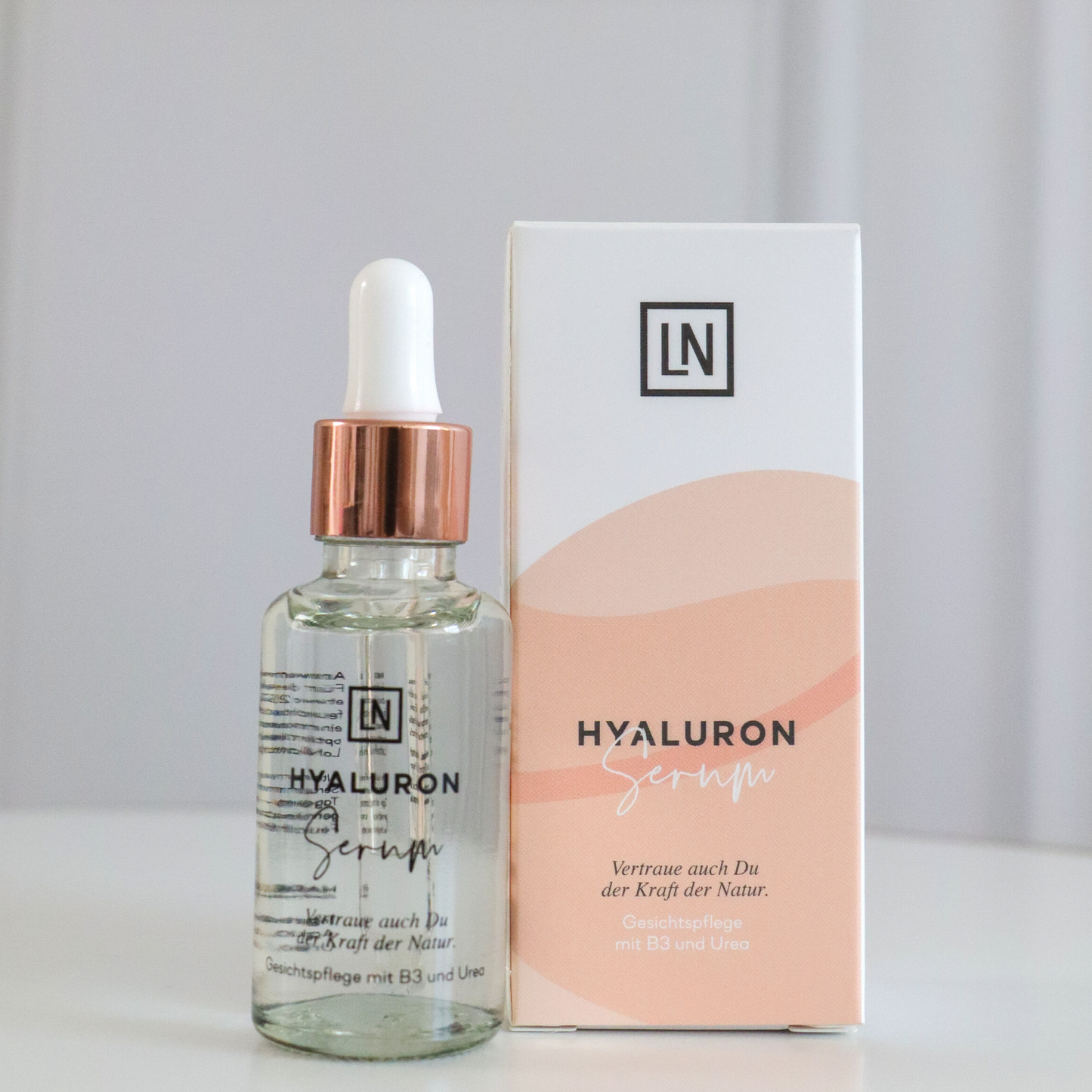 12x HYALURON SERUM – MIT VITAMIN B3 UND UREA (5,99€/Stück)